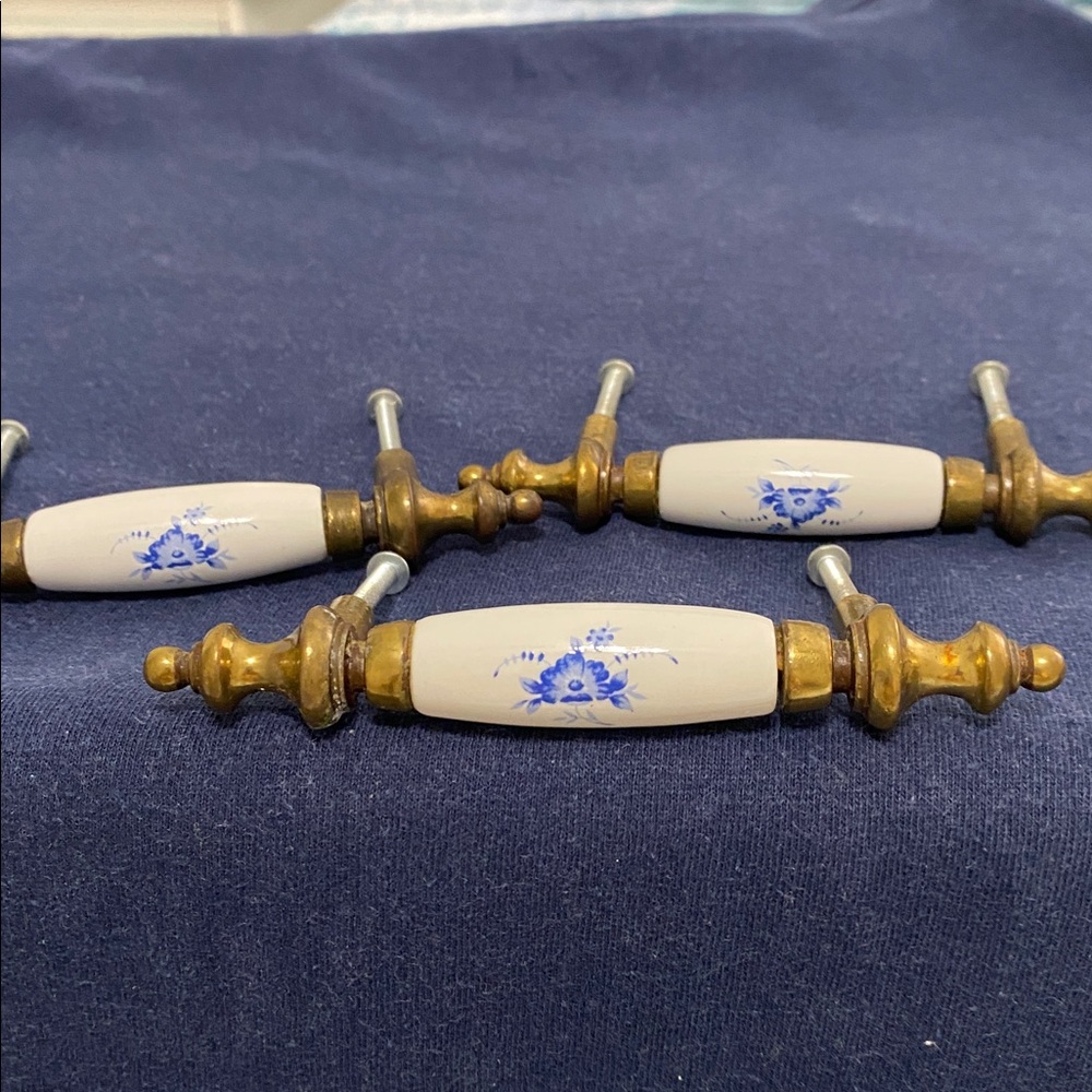Ceramic vintage cabinet/drawer handles. Cornflower blue design.